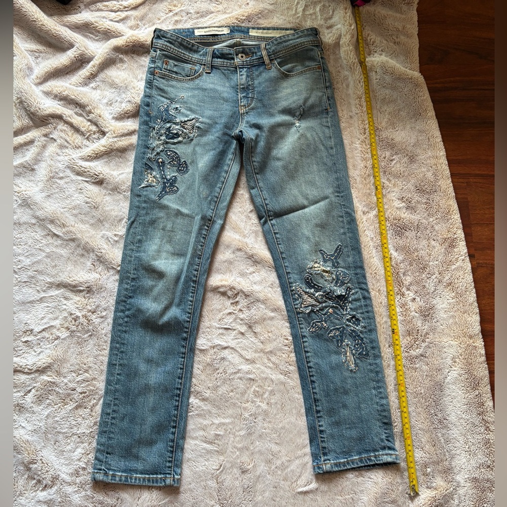 Anthropologie Pilcro Embroidered Blue Jeans straight leg design